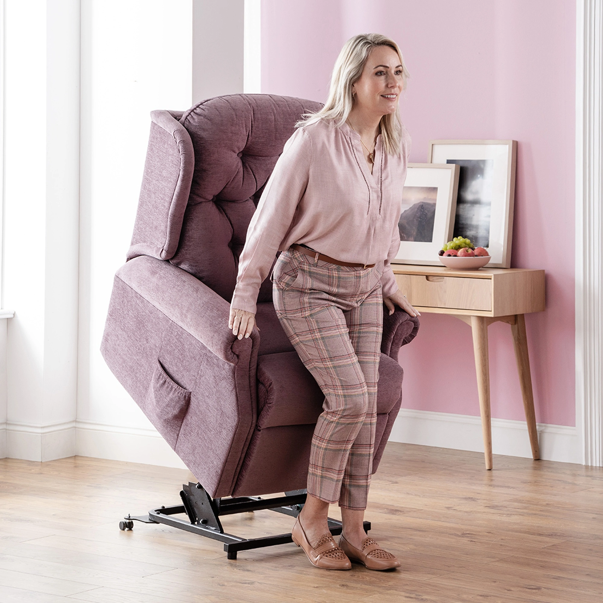 Celebrity Woburn Standard Riser Recliner Armchair - Image 4